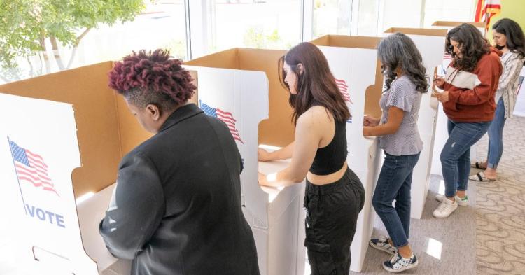 People voting 