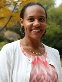 Seanna Leath Headshot