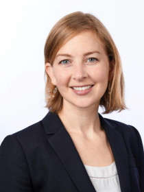 Julia Raifman Headshot