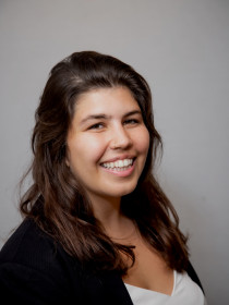 Danielle headshot