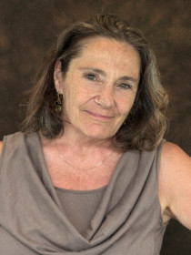 Stephanie Seguino Headshot