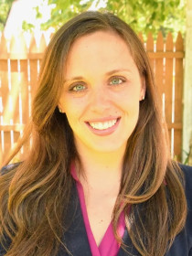Anjuli Nicole Fahlberg Headshot