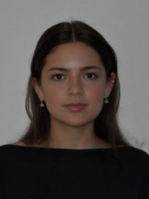 Roxanna Behdad headshot
