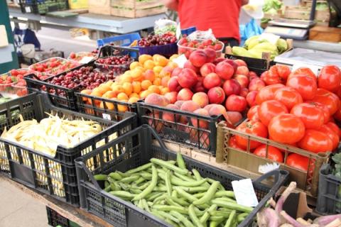 Farmers Market vegetable table