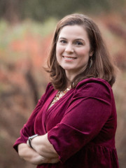 Kerri Raissian Headshot