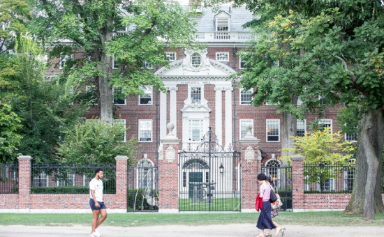 McKinlock Hall on a college campus.jpg 